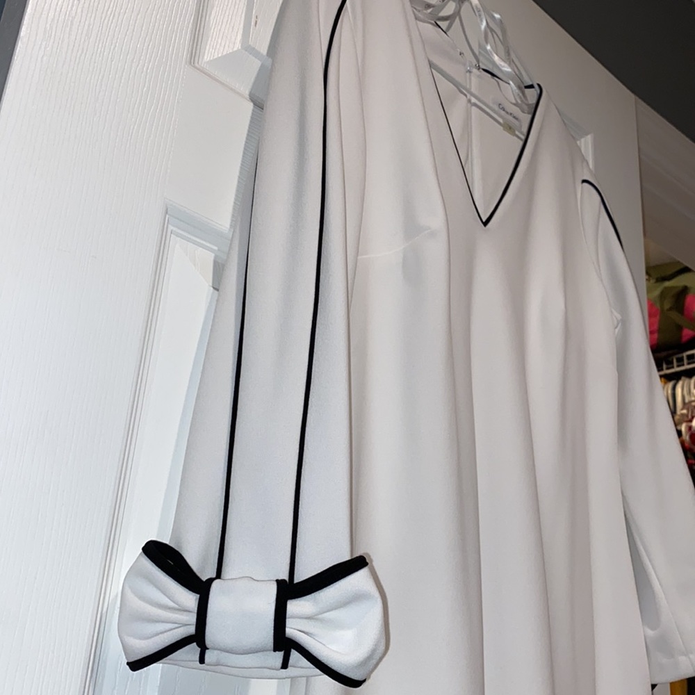 NWOT Calvin Klein size 6 white dress with bow details